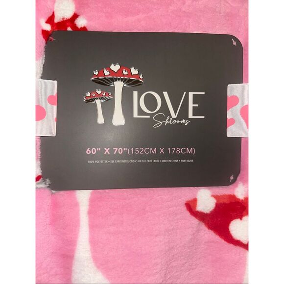 Christmas Mushroom Hearts Luxury Plush Throw Blanket Barbie Pink Christmas tree - Picture 4 of 4